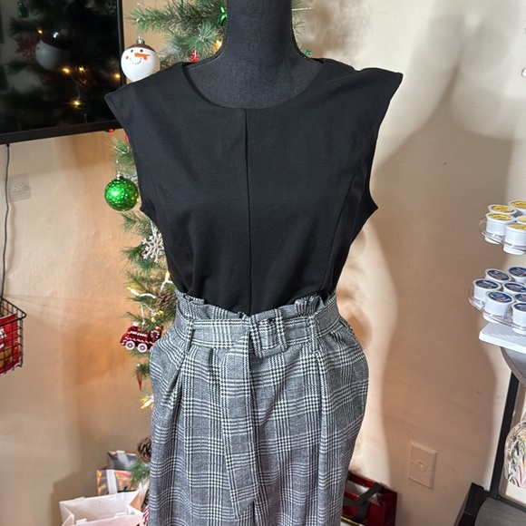 Nice One Piece Pants Outfit w/Detachable Belt - Picture 3 of 6